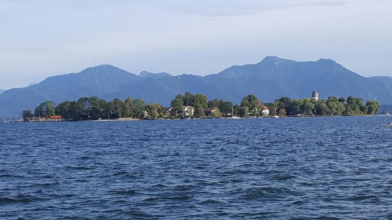 Ferienwohnung Chiemseezeit :-) - Familie Lechermann Gstadt am Chiemsee Eksteriør bilde