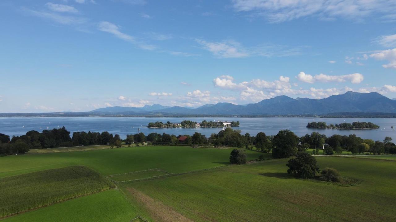 Ferienwohnung Chiemseezeit :-) - Familie Lechermann Gstadt am Chiemsee Eksteriør bilde