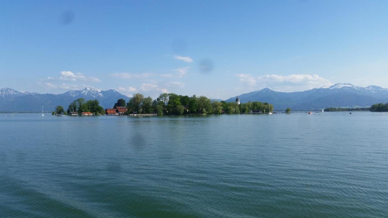 Ferienwohnung Chiemseezeit :-) - Familie Lechermann Gstadt am Chiemsee Eksteriør bilde