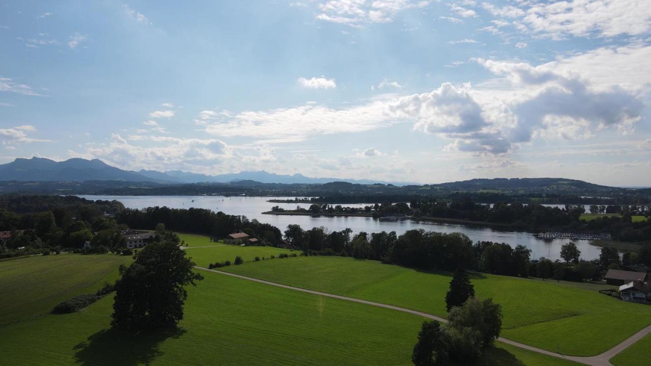 Ferienwohnung Chiemseezeit :-) - Familie Lechermann Gstadt am Chiemsee Eksteriør bilde