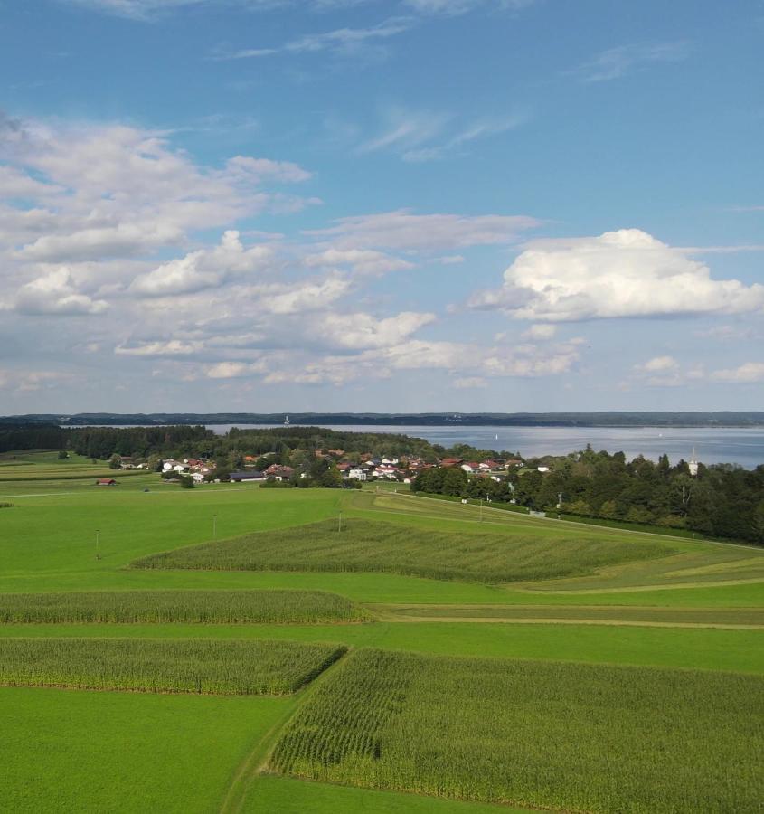 Ferienwohnung Chiemseezeit :-) - Familie Lechermann Gstadt am Chiemsee Eksteriør bilde