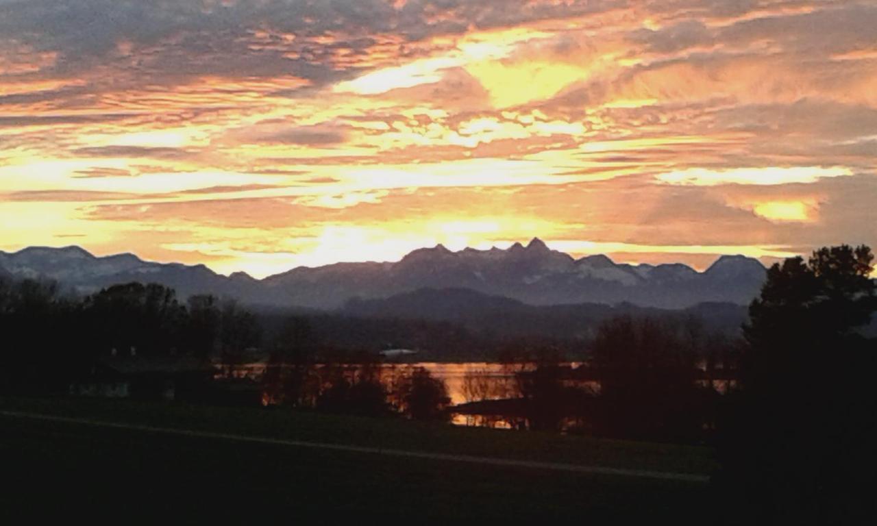 Ferienwohnung Chiemseezeit :-) - Familie Lechermann Gstadt am Chiemsee Eksteriør bilde