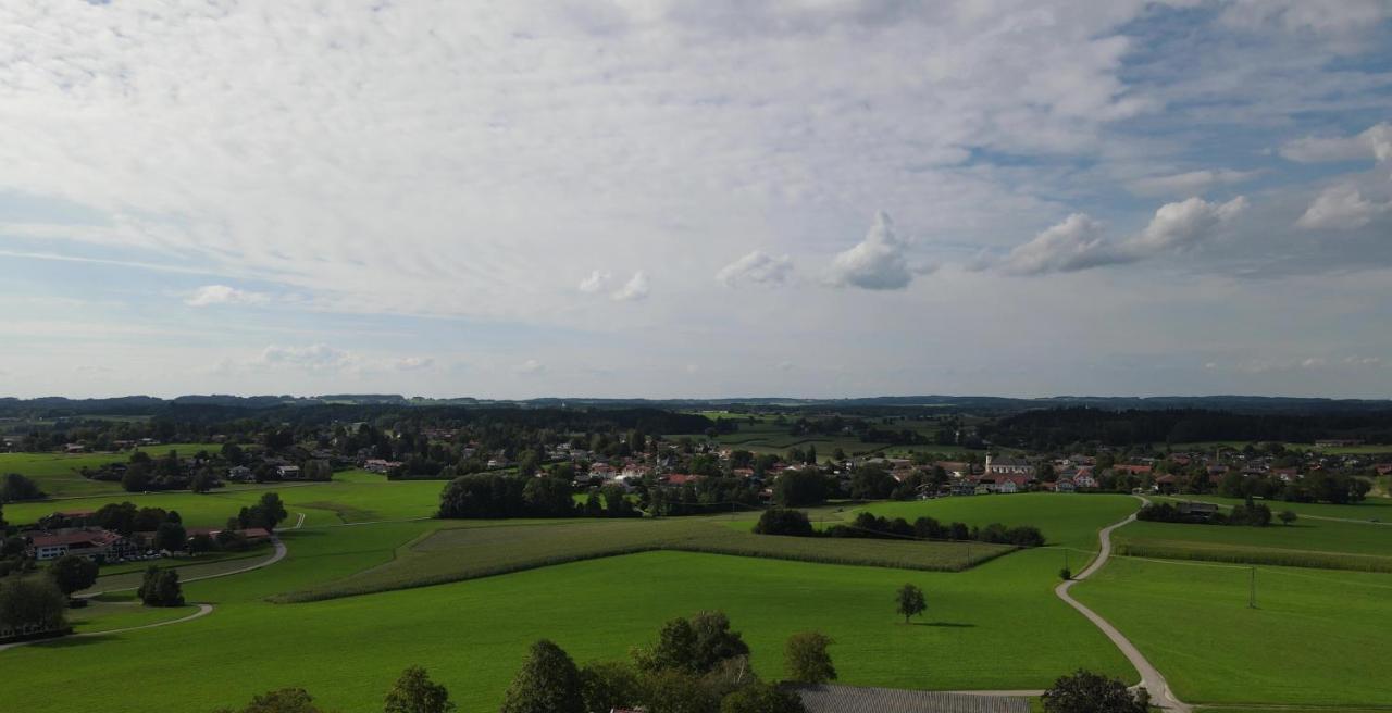 Ferienwohnung Chiemseezeit :-) - Familie Lechermann Gstadt am Chiemsee Eksteriør bilde