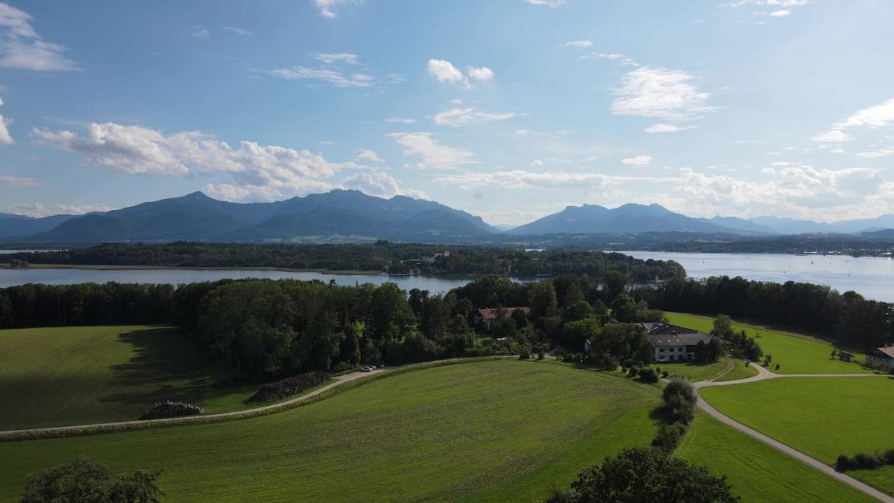 Ferienwohnung Chiemseezeit :-) - Familie Lechermann Gstadt am Chiemsee Eksteriør bilde